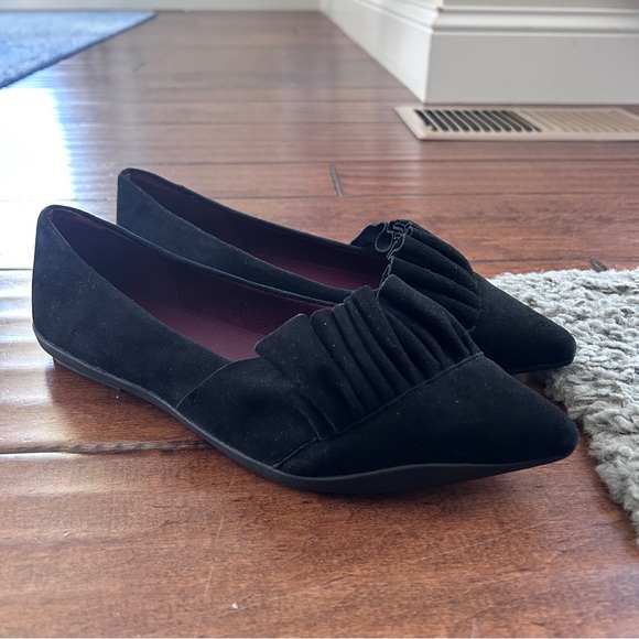 NEW Aerosoles Dillion Black Suede Slip-On Ruffled Flats Pointy Toe Shoes Sz 9 - Picture 2 of 9